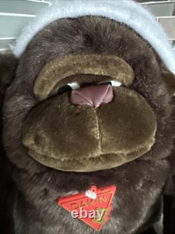 1988 DAKIN TSURUYA BROWN GORILLA STUFFED ANIMAL Plush Santa Hat NOS