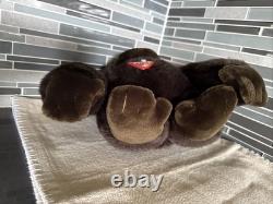 1988 DAKIN TSURUYA BROWN GORILLA STUFFED ANIMAL Plush Santa Hat NOS