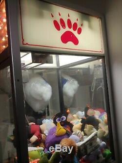 Bear claw / Claw Stuffed Animal Prize Arcade Machine! With lots of plush animals