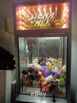 Bear claw / Claw Stuffed Animal Prize Arcade Machine! With lots of plush animals