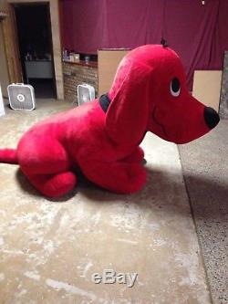 Clifford the Big Red Dog Plush Stuffed Animal DISPLAY SIZE HUGE Macys New York