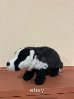 RARE RETIRED RAZOR the Plush BADGER Stuffed Animal Douglas Cuddle Toys #4096