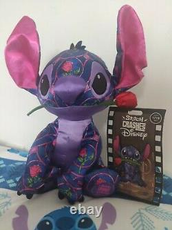 Stitch Crashes Disney store Plush + pin Beauty and the Beast Limited janvier